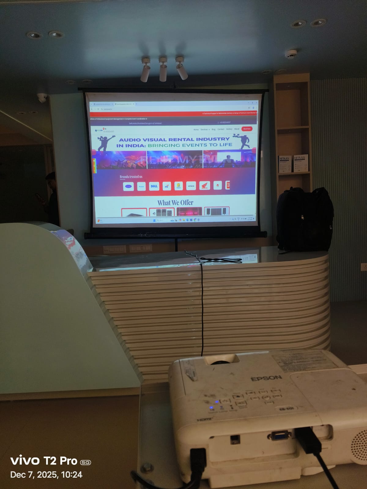 Projector on Rent in Delhi – Affordable & Professional Rental Services