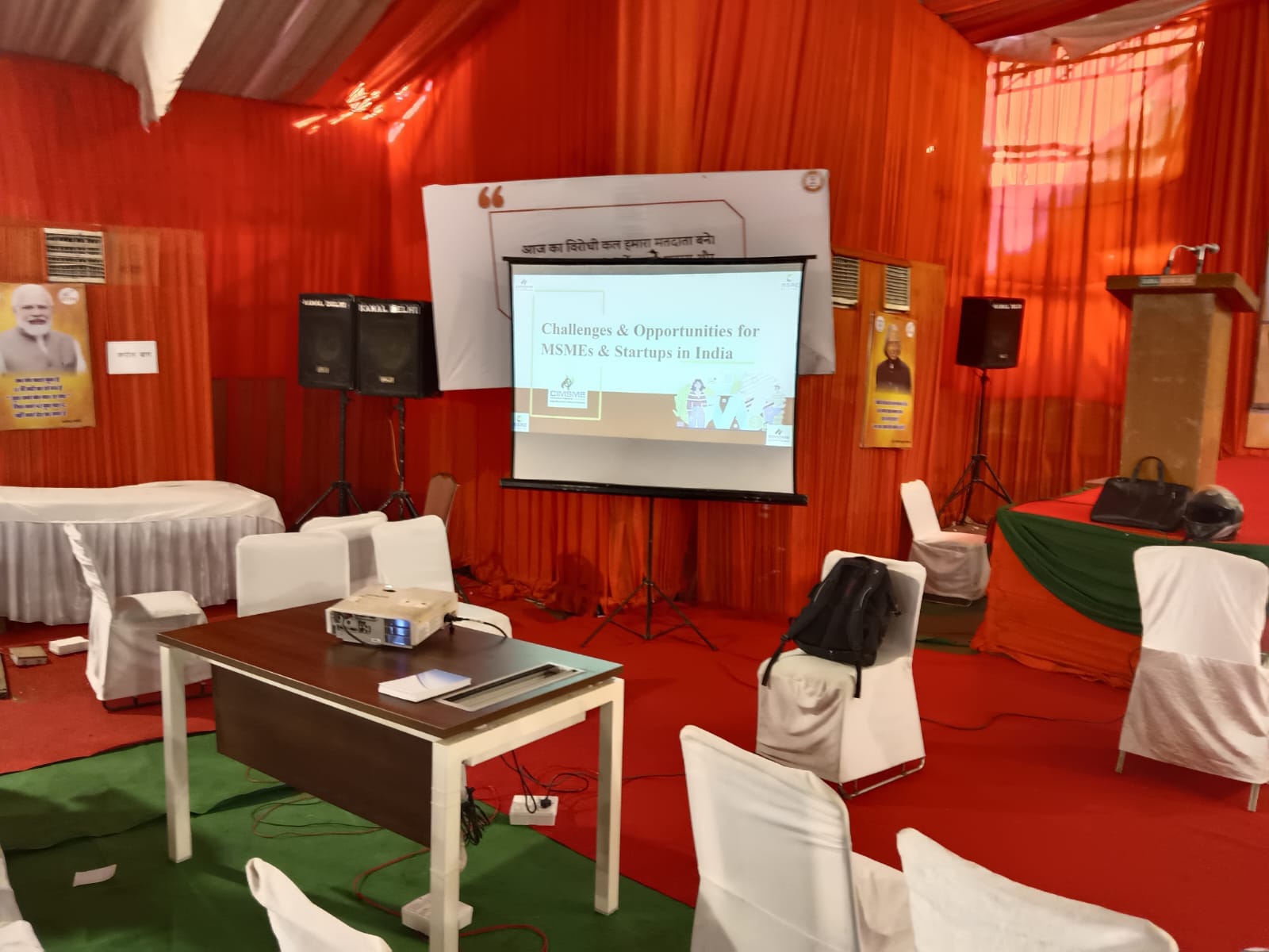 Projector on Rent in Delhi